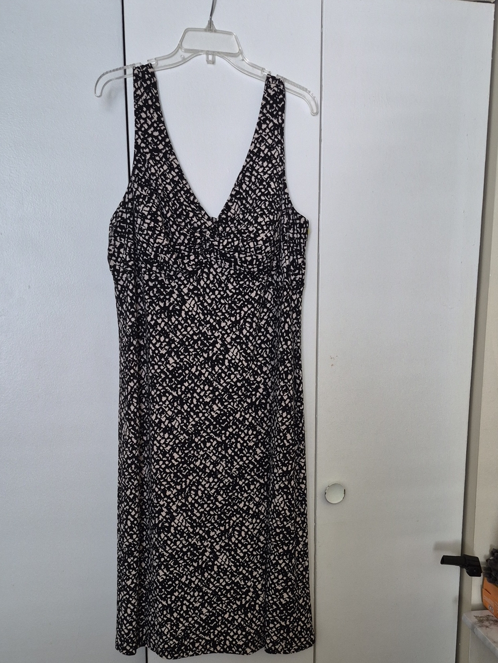 madison leigh Black and White Abstract V-Neck Midi Dress